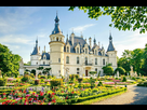 https://image.noelshack.com/fichiers/2025/18/3/1746012718-oubliez-chambord-ce-chateau-meconnu-de-la-loire-est-digne-dun-conte-de-fee-et-ses-jardins-sont-absolument-magiques.jpg