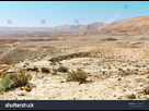 https://image.noelshack.com/fichiers/2025/18/4/1746093064-stock-photo-canyon-in-the-judean-desert-on-the-west-bank-of-the-jordan-river-273300755.jpg