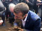 https://image.noelshack.com/fichiers/2025/18/4/1746097121-macron1.jpg