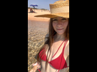 https://image.noelshack.com/fichiers/2025/19/2/1746556633-alice-cordier-sur-la-plage.jpg