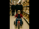 https://image.noelshack.com/fichiers/2025/19/5/1746785952-20250509-1211-danny-en-tricycle-simple-compose-01jtt8b2zner7artw4q7z22ewt.jpg