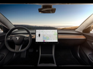 https://image.noelshack.com/fichiers/2025/24/2/1749590590-tesla-model-3-tableau-bord.jpg