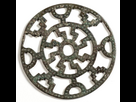 https://image.noelshack.com/fichiers/2025/29/1/1752493398-disque-ornemental-en-bronze-vers-le-vie-viie-sie-cle-de-notre-e-re.jpeg
