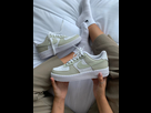 https://image.noelshack.com/fichiers/2025/47/2/1763500566-custom-nike-air-force-1-sneaker-khaki-417717-382x.jpg