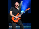 https://image.noelshack.com/fichiers/2026/09/7/1772402491-01-joe-satriani-1-steve-jennings.jpg